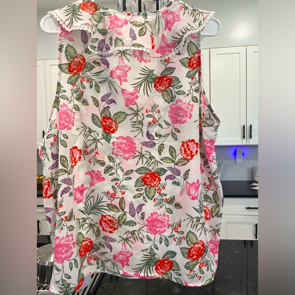 Sleeveless Top - Picture 2 of 3